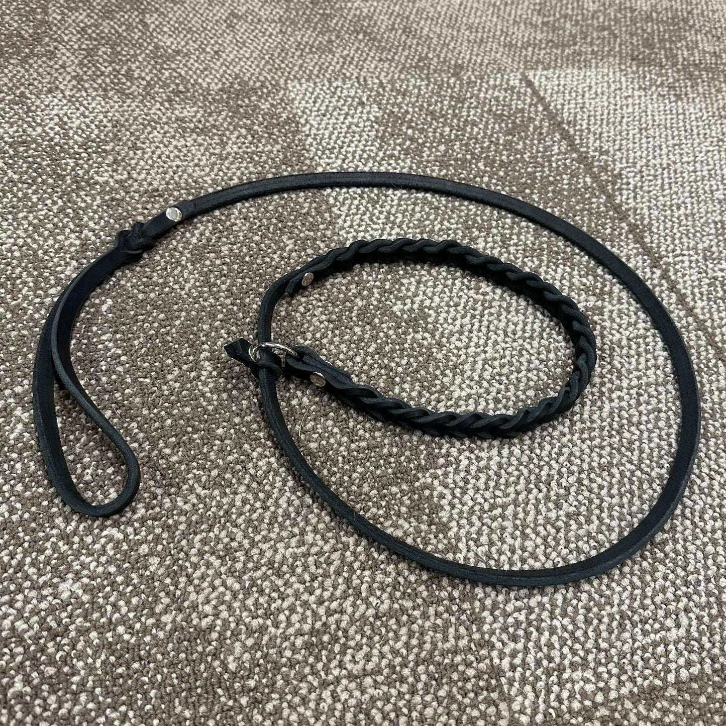 Retrieverkoppel i läder, svart/silver, flätad halsdel