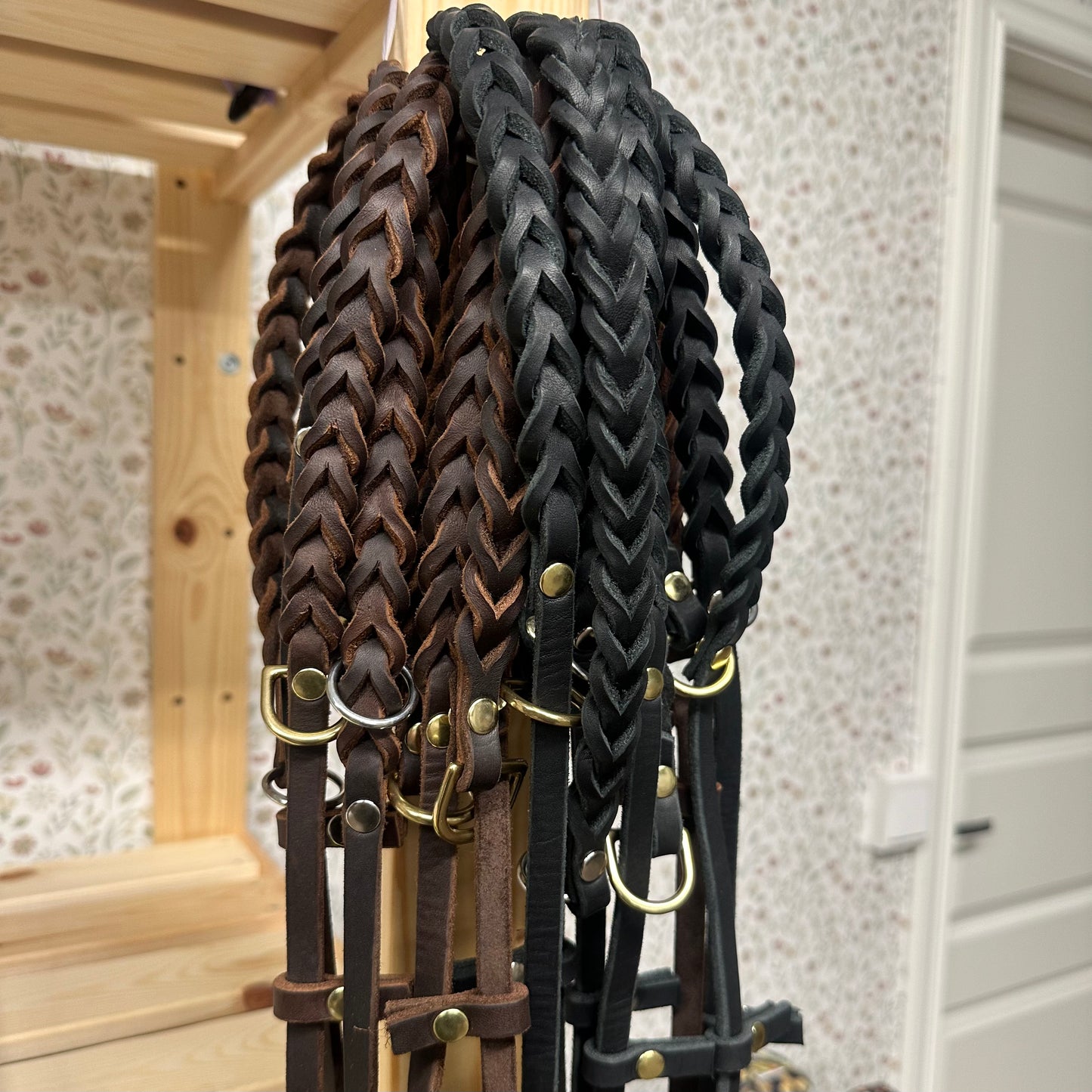 Retrieverkoppel i läder, brun/silver, flätad halsdel