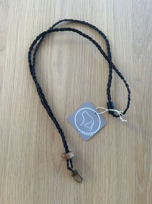 Visselpipsband, flätat läder