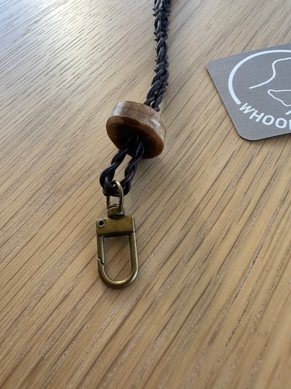 Visselpipsband, flätat läder