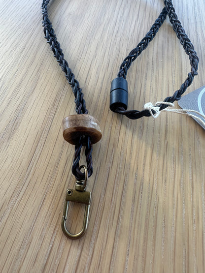 Visselpipsband, flätat läder