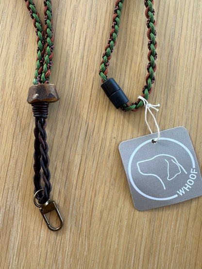 Visselpipsband, flätad paracord och läderfläta